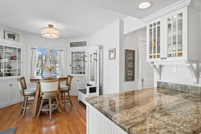 $995,000 | 1076 Shabbona Drive, Fontana, WI 53125