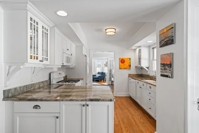 $995,000 | 1076 Shabbona Drive, Fontana, WI 53125