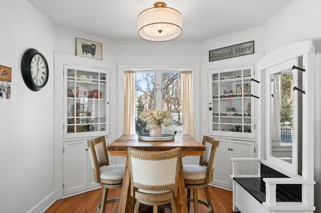 $995,000 | 1076 Shabbona Drive, Fontana, WI 53125