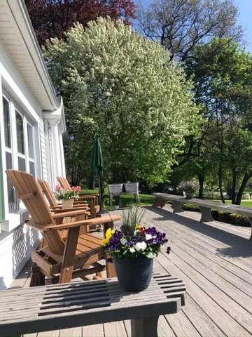 $995,000 | 1076 Shabbona Drive, Fontana, WI 53125