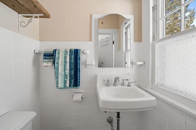 $995,000 | 1076 Shabbona Drive, Fontana, WI 53125