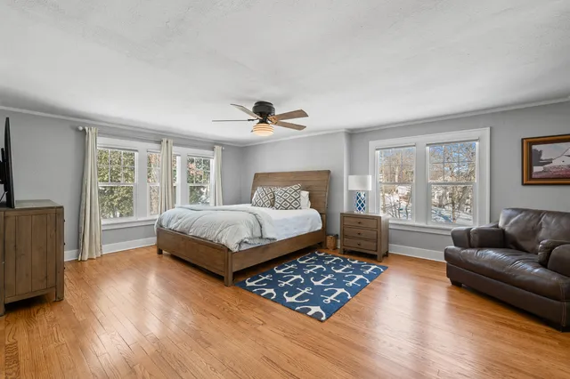 $995,000 | 1076 Shabbona Drive, Fontana, WI 53125