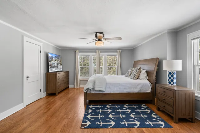 $995,000 | 1076 Shabbona Drive, Fontana, WI 53125