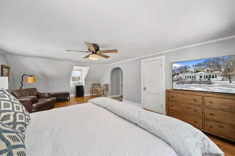 $995,000 | 1076 Shabbona Drive, Fontana, WI 53125