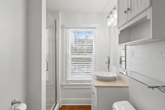 $995,000 | 1076 Shabbona Drive, Fontana, WI 53125