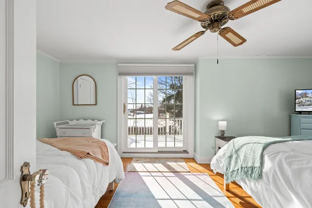 $995,000 | 1076 Shabbona Drive, Fontana, WI 53125