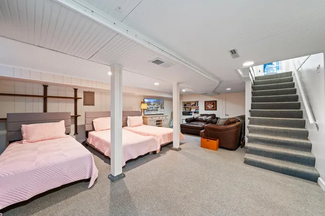 $995,000 | 1076 Shabbona Drive, Fontana, WI 53125