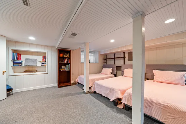 $995,000 | 1076 Shabbona Drive, Fontana, WI 53125