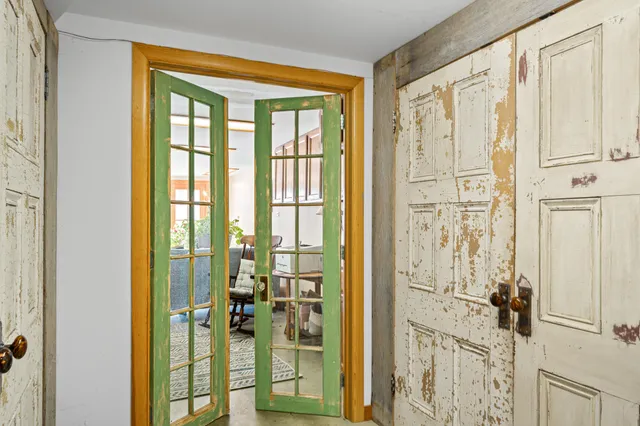 $995,000 | 1076 Shabbona Drive, Fontana, WI 53125