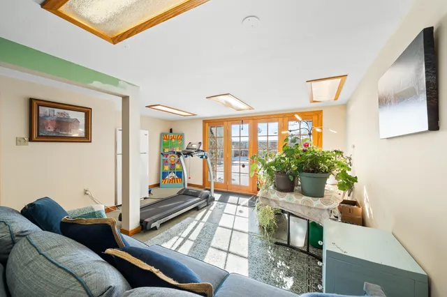 $995,000 | 1076 Shabbona Drive, Fontana, WI 53125