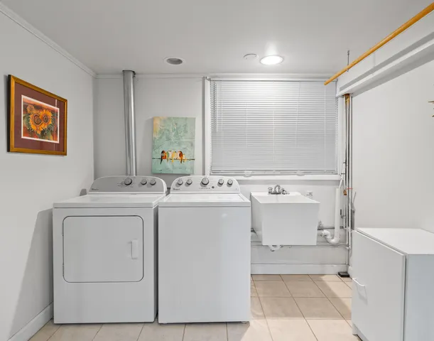 $995,000 | 1076 Shabbona Drive, Fontana, WI 53125