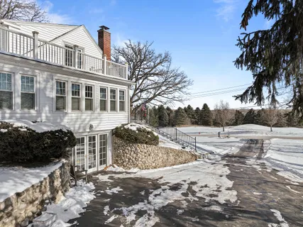 $995,000 | 1076 Shabbona Drive, Fontana, WI 53125