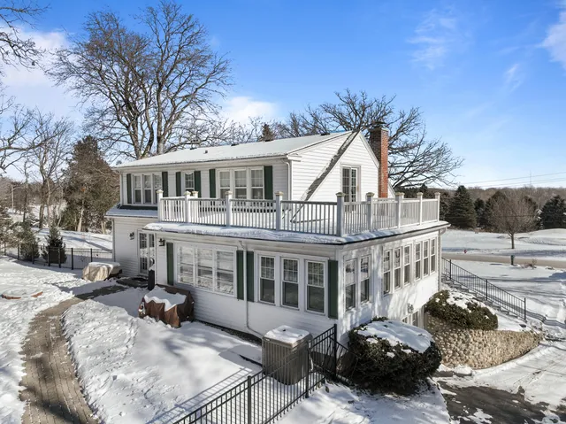 $995,000 | 1076 Shabbona Drive, Fontana, WI 53125