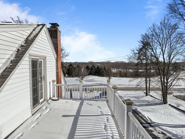 $995,000 | 1076 Shabbona Drive, Fontana, WI 53125