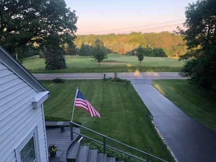 $995,000 | 1076 Shabbona Drive, Fontana, WI 53125