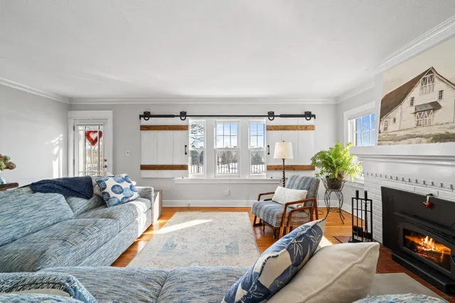 $995,000 | 1076 Shabbona Drive, Fontana, WI 53125