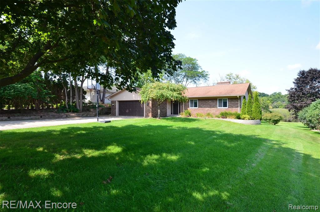 6331 Middle Lake Road Clarkston, MI 48346 - Photo 2 of 87