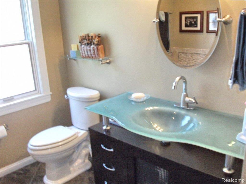 31140 Old Stage Road Franklin, MI 48025 - Photo 17 of 25 Main Updated Bathroom