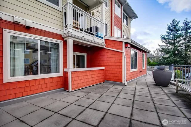 a view of a lounge chair in the back of a building