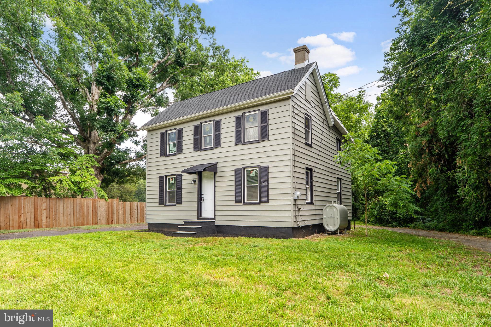 918 East Commerce Street Bridgeton, NJ 08302 - Photo 3 of 30 front view of a house with a yard