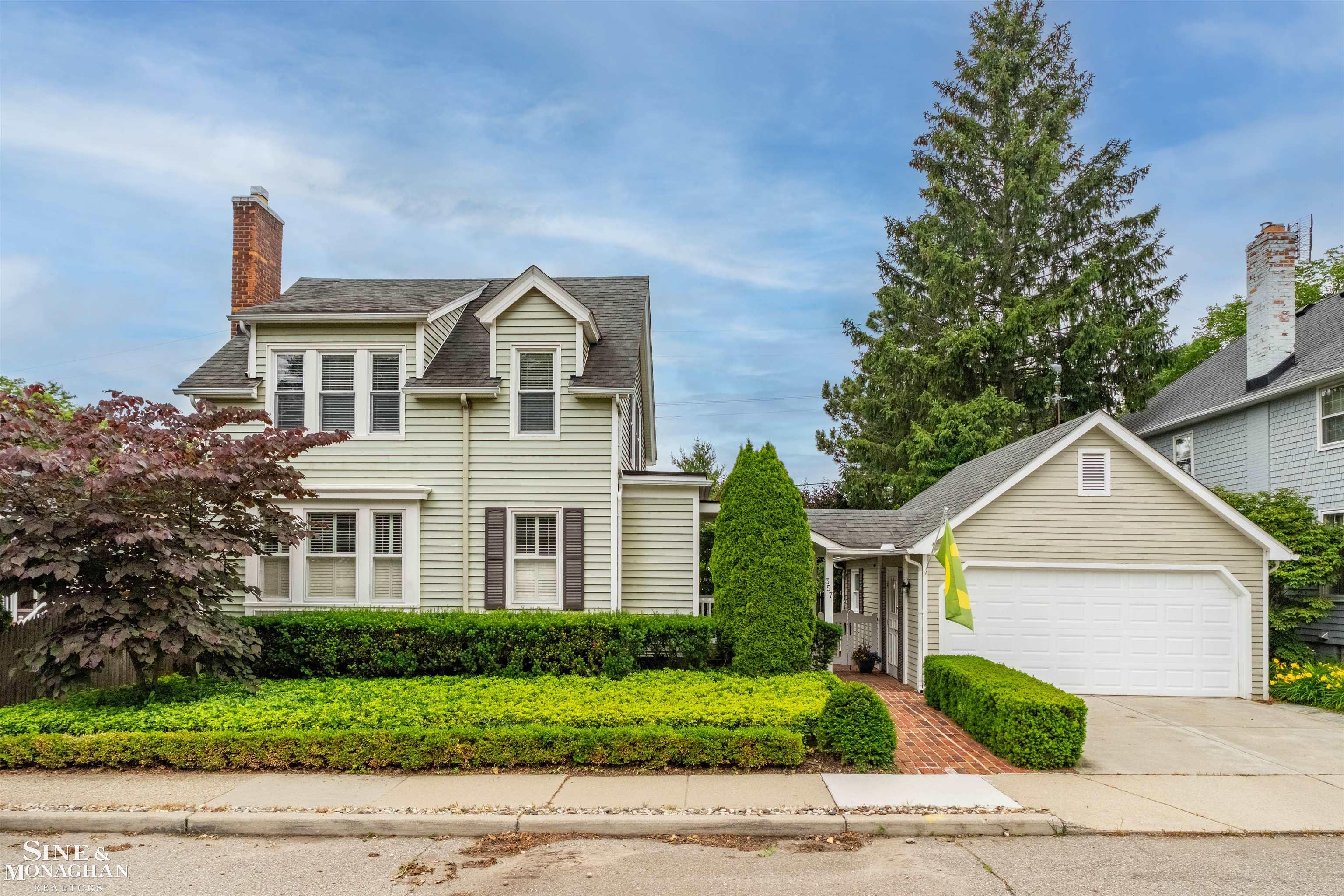 357 Roosevelt Place Grosse Pointe, MI 48230 - Photo 2 of 52