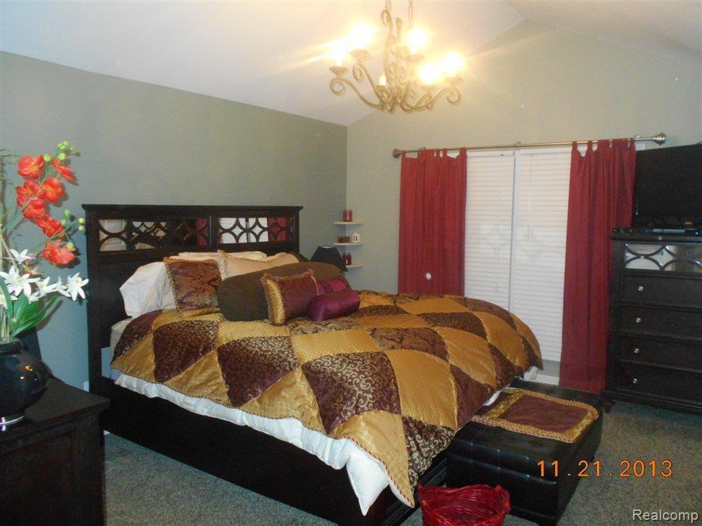 2170 Lancaster Road Bloomfield Hills, MI 48302 - Photo 17 of 18 Master Bedroom.jpg