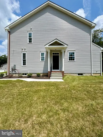 a front view of house with yard