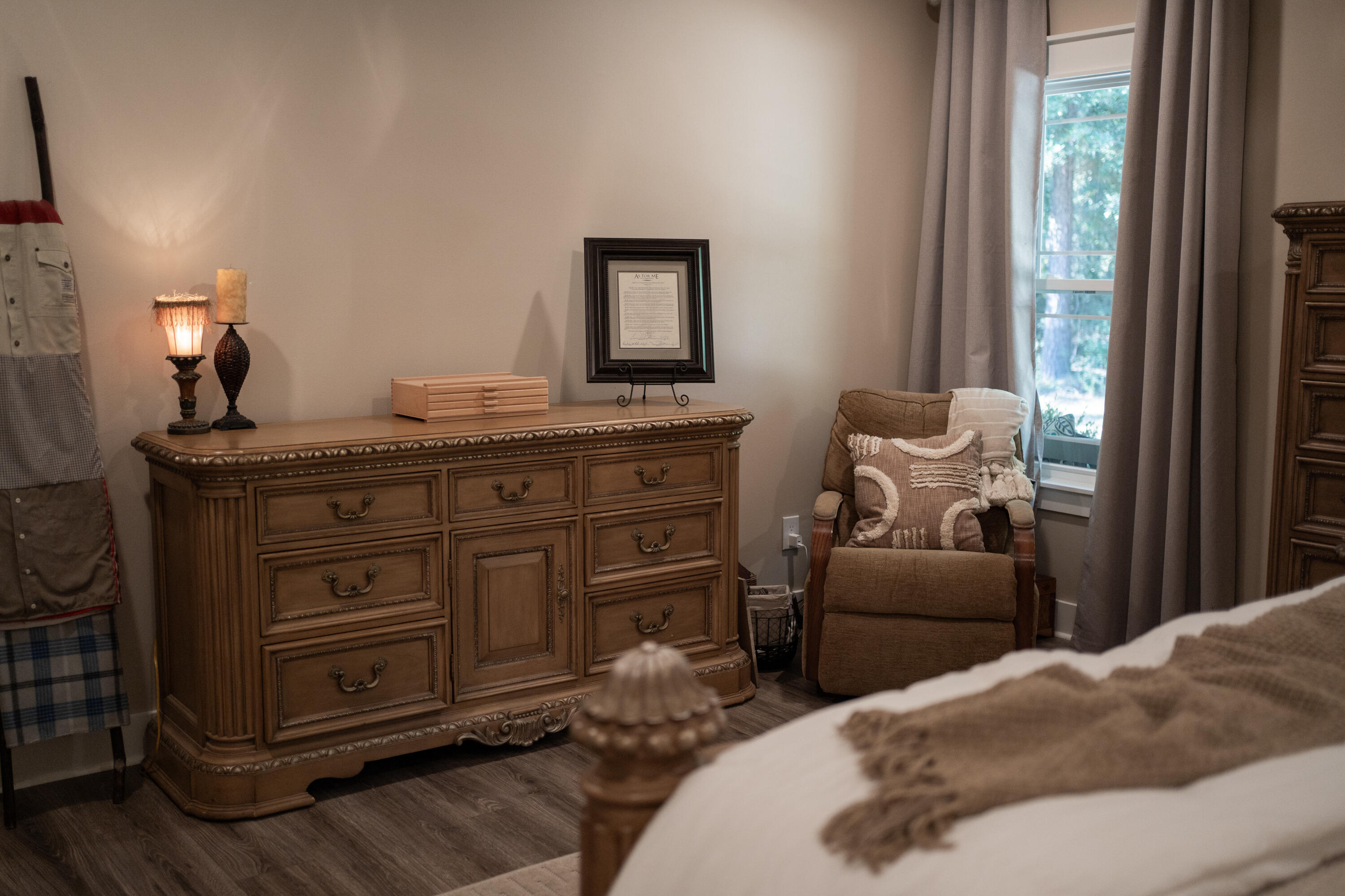 5485 Old River Road Baker, FL 32531 - Photo 16 of 48 a living room with furniture and a window
