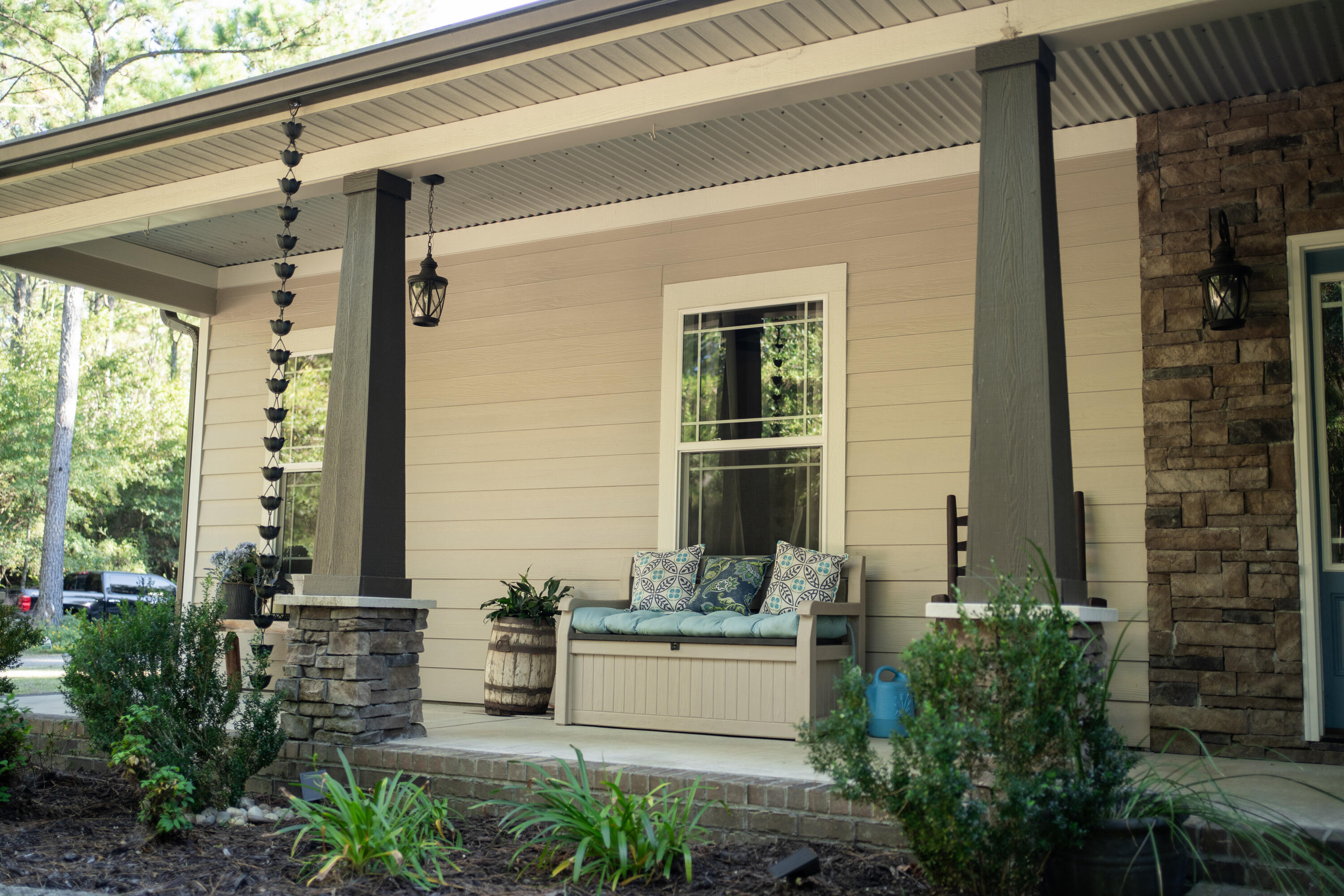 5485 Old River Road Baker, FL 32531 - Photo 5 of 48 a view of bathroom with shower and garden