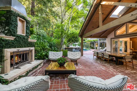 $4,995,000 | 19012 Dorlon Drive, Tarzana, CA 91356