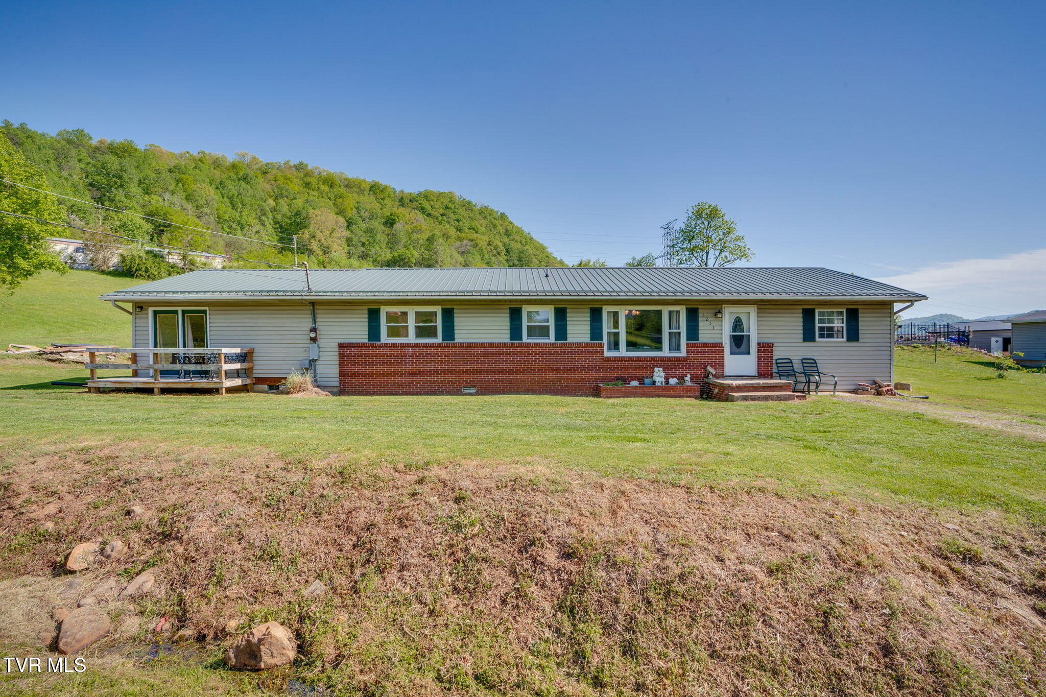 2251 Siam Road Elizabethton, TN 37643 - Photo 2 of 36 001 (1)