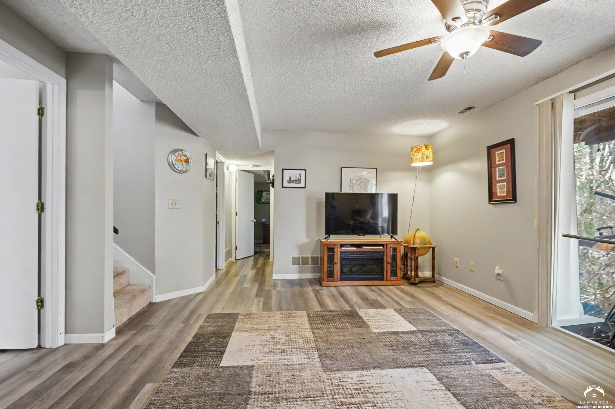 1011 Lakecrest Road Lawrence, KS 66049 - Photo 20 of 37