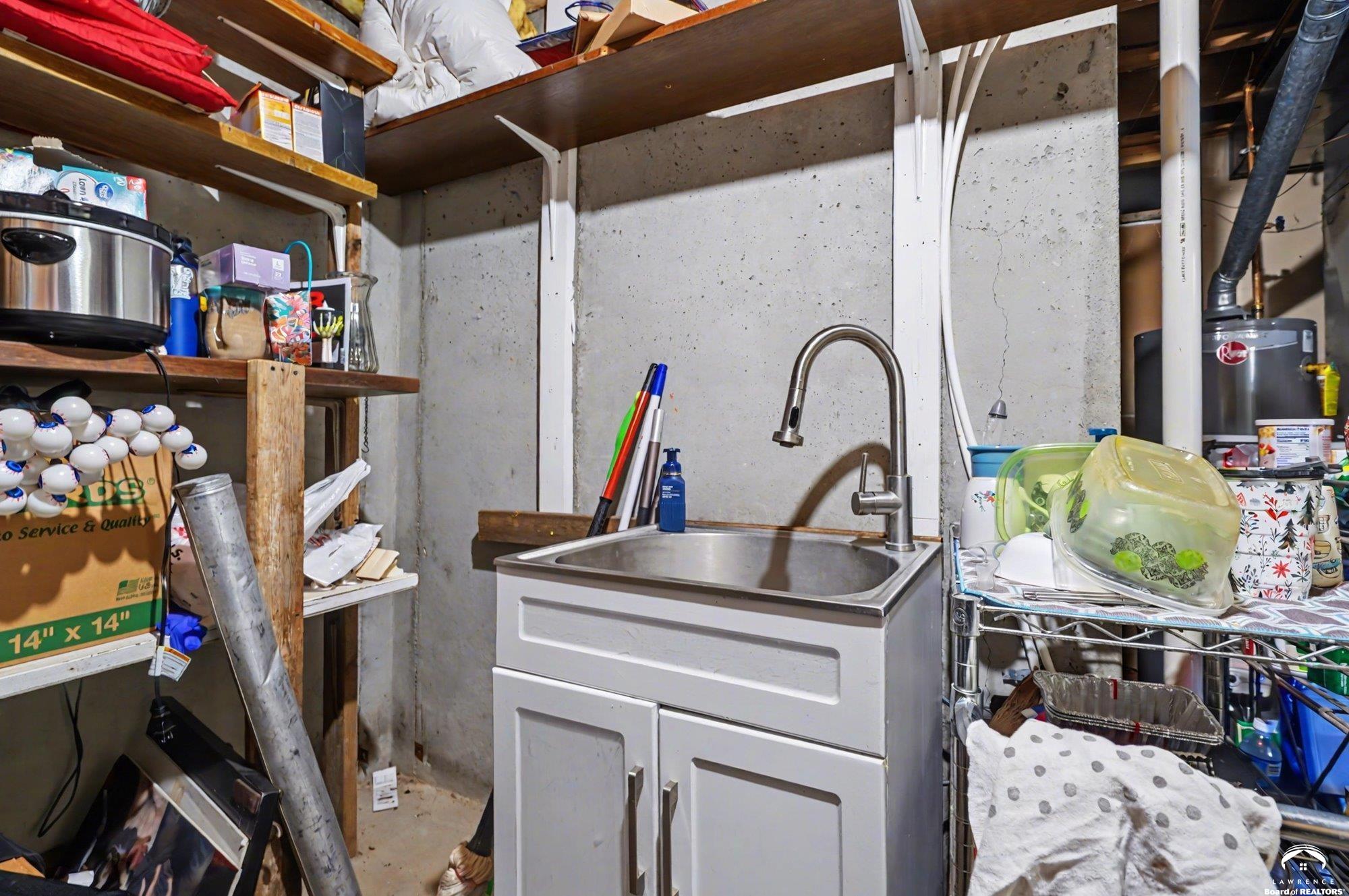 1011 Lakecrest Road Lawrence, KS 66049 - Photo 24 of 37