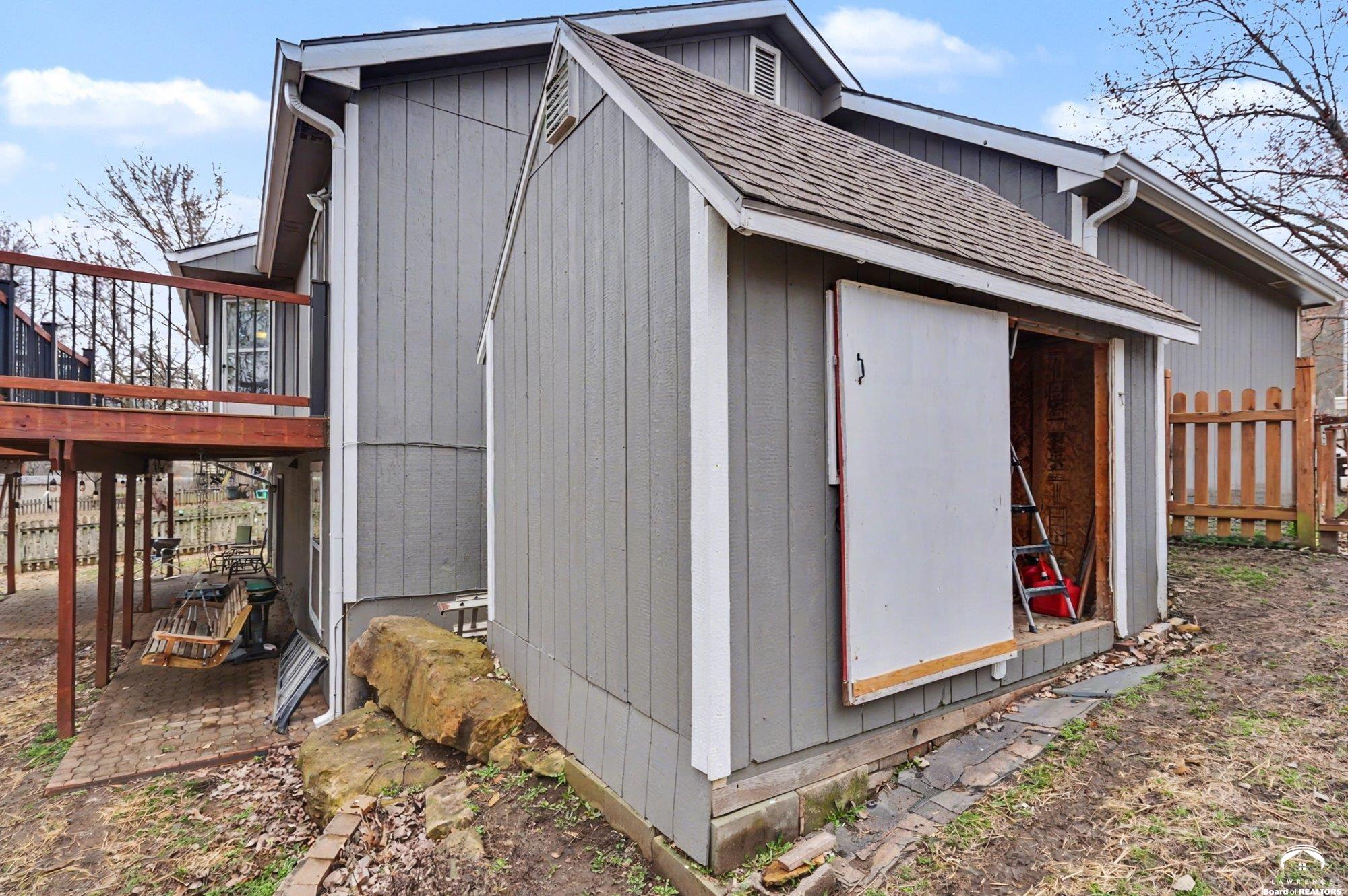 1011 Lakecrest Road Lawrence, KS 66049 - Photo 30 of 37