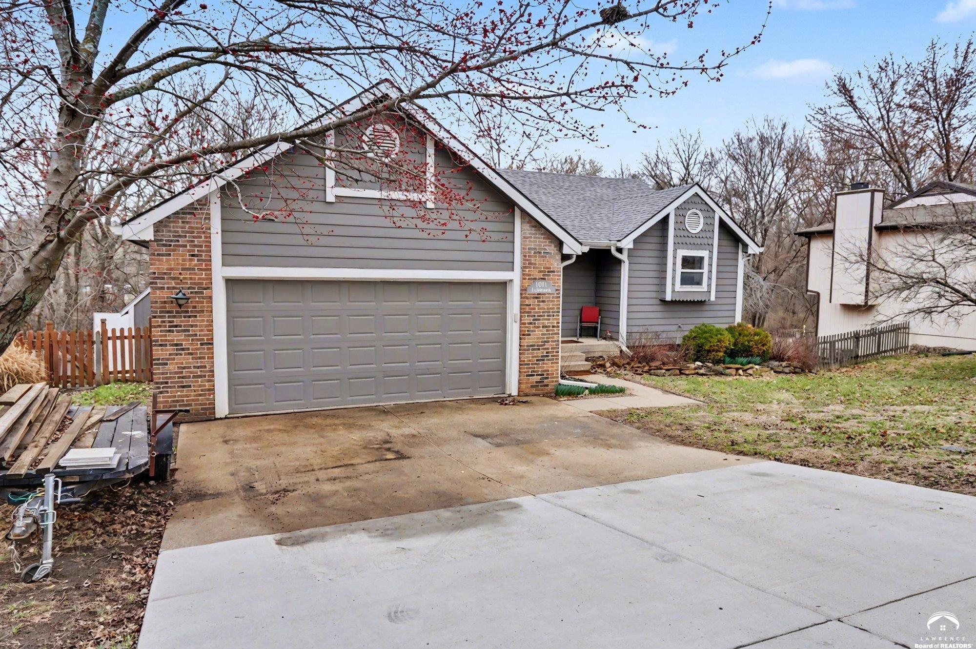 1011 Lakecrest Road Lawrence, KS 66049 - Photo 3 of 37