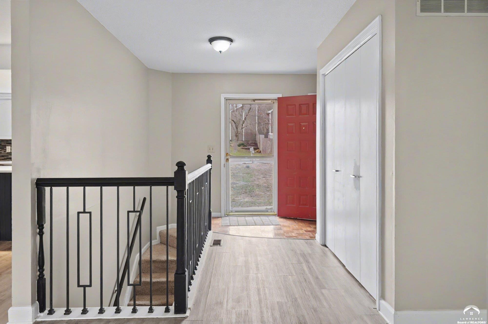 1011 Lakecrest Road Lawrence, KS 66049 - Photo 5 of 37