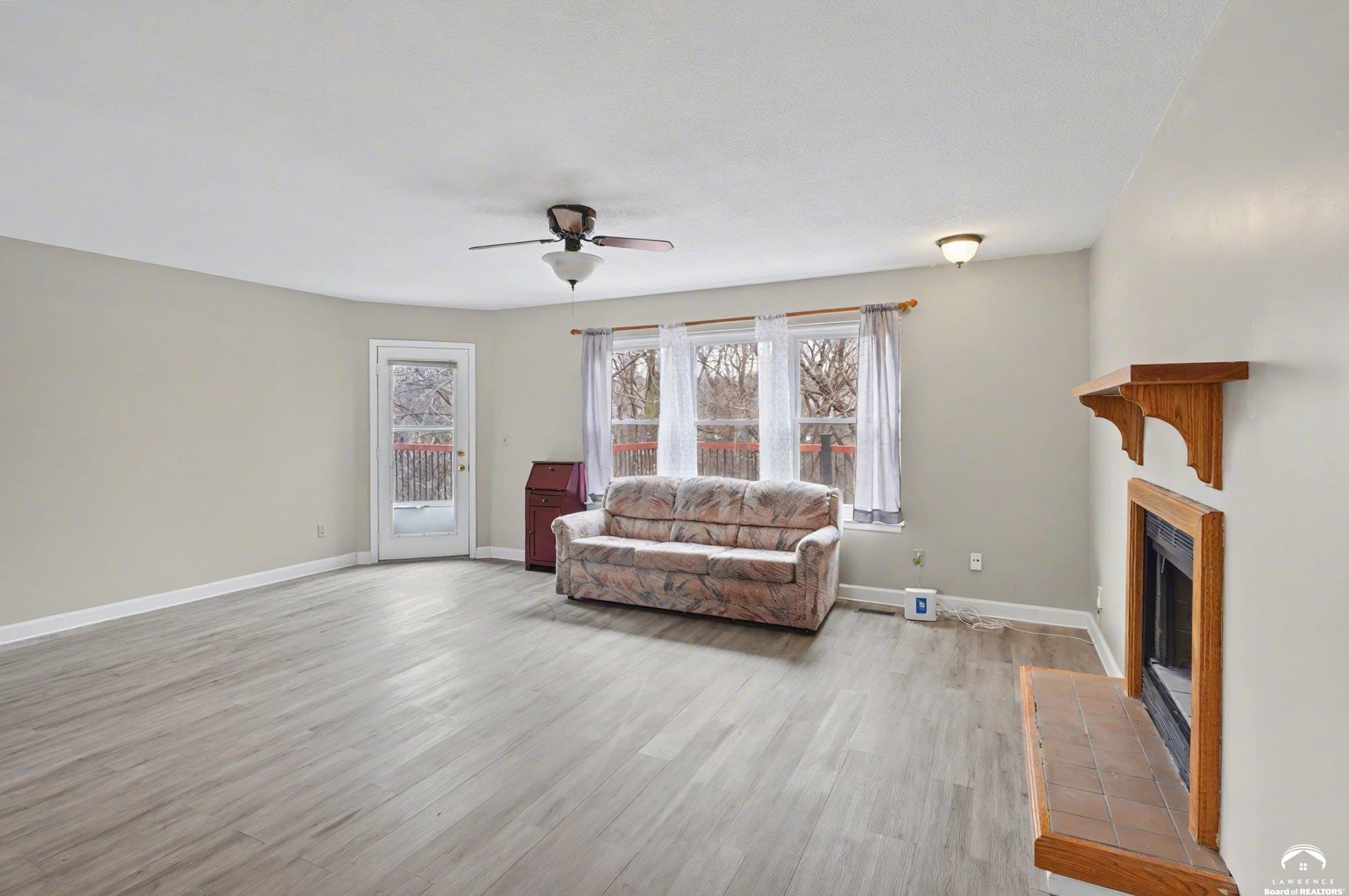 1011 Lakecrest Road Lawrence, KS 66049 - Photo 7 of 37