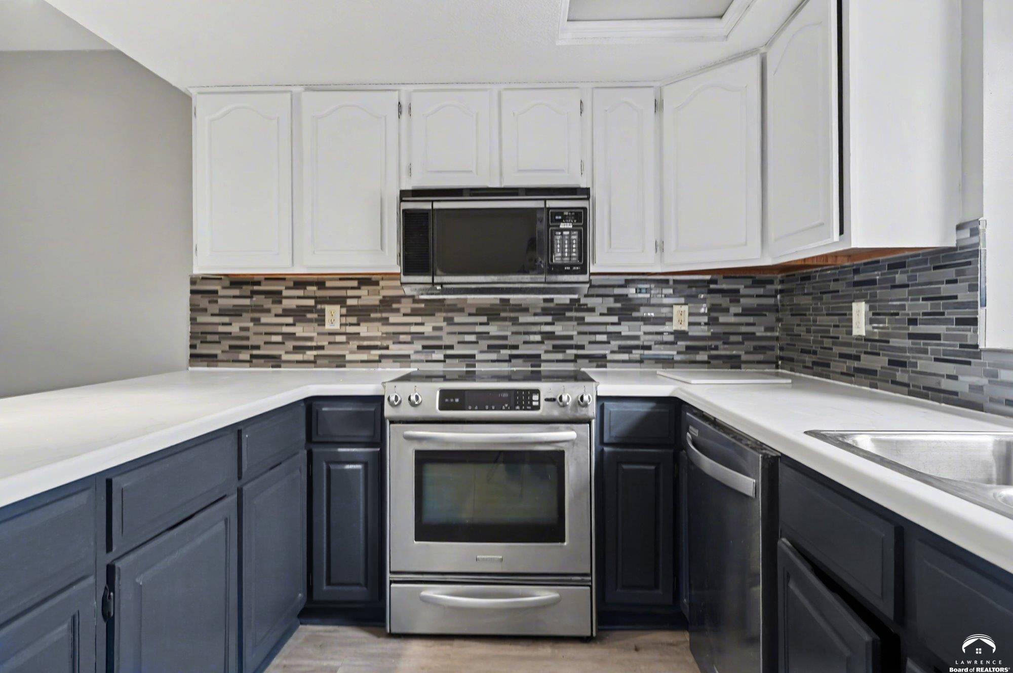 1011 Lakecrest Road Lawrence, KS 66049 - Photo 10 of 37