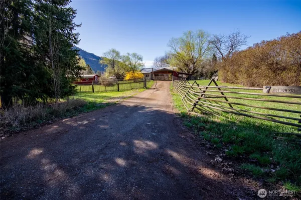 $300,000 | 7 Hutton Road, Oroville, WA 98844