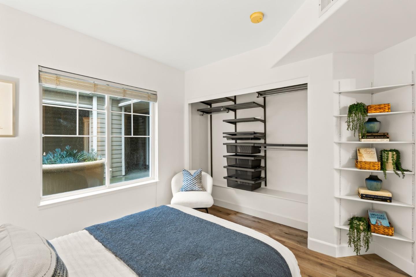 852 Diablo Avenue, Unit 104 Novato, CA 94947 - Photo 15 of 23 a bedroom with a bed and a window