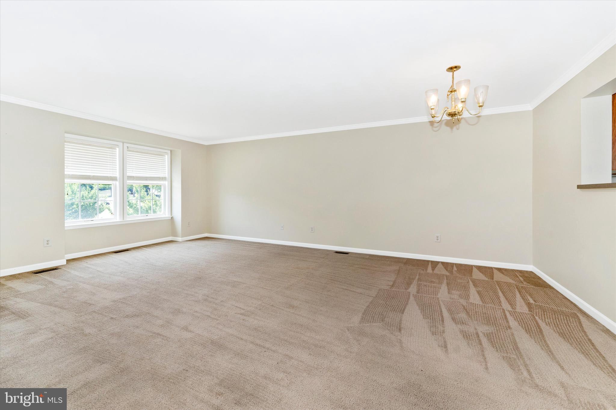 112 Raphael Court Martinsburg, WV 25403 - Photo 10 of 39 Living Room