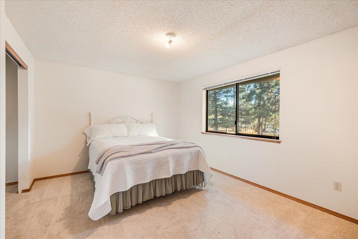 19304 Baker Road Bend, OR 97702 - Photo 17 of 38 Primary Bedroom