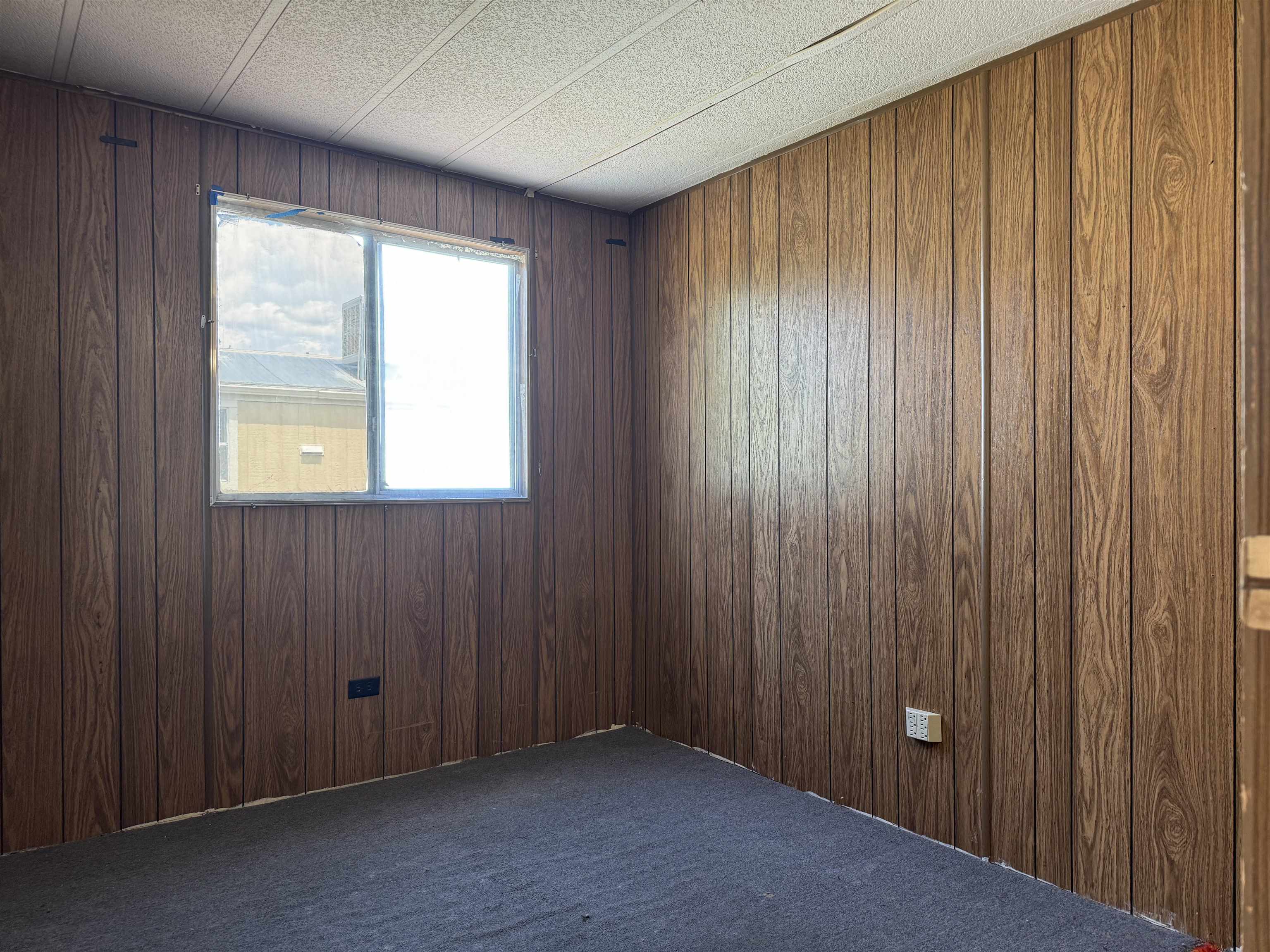 585-25 25 1/2 Road, Unit 215 Grand Junction, CO 81505 - Photo 14 of 15 an empty room with windows mountain view and a window