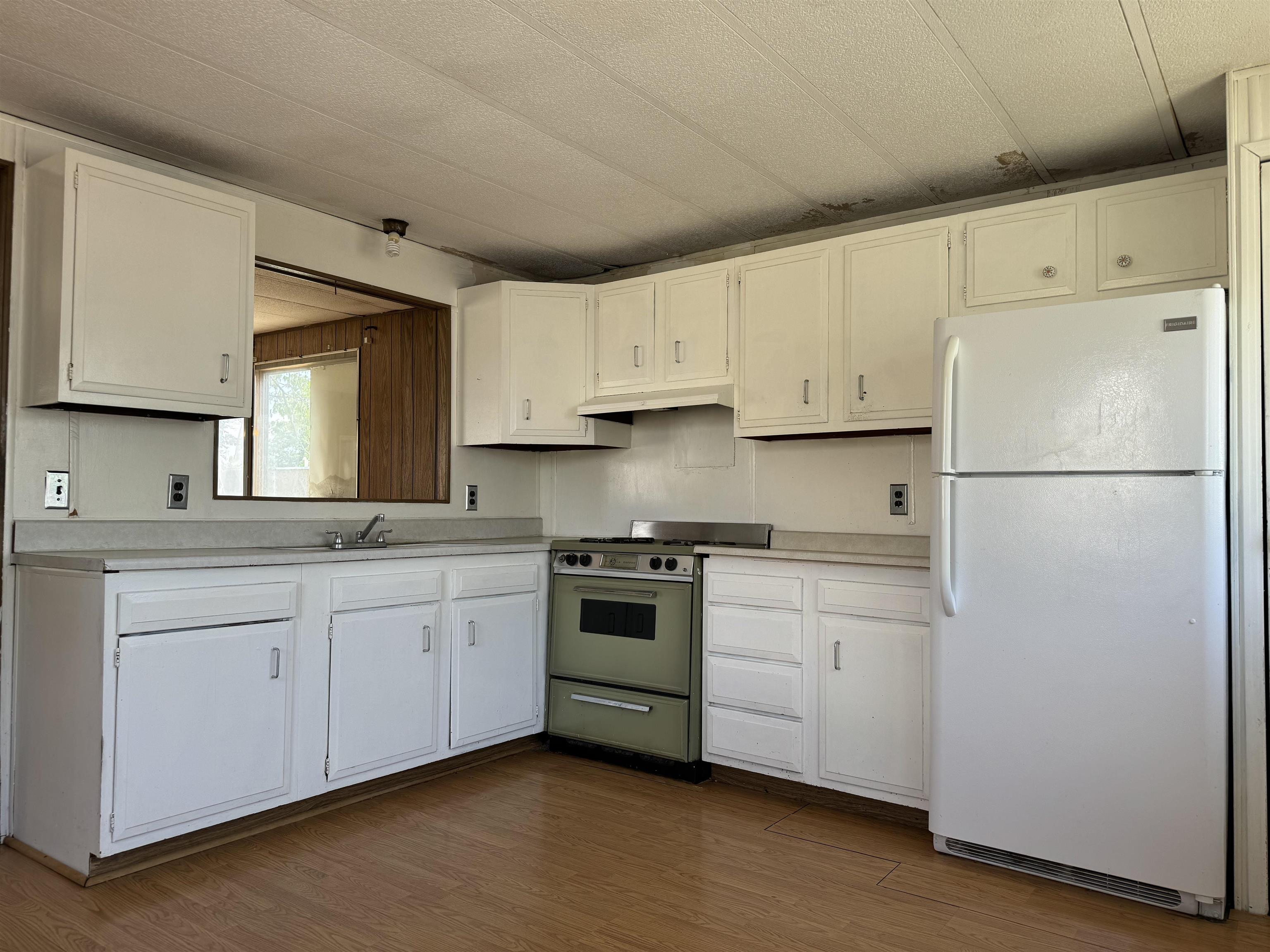 585-25 25 1/2 Road, Unit 215 Grand Junction, CO 81505 - Photo 6 of 15 a kitchen with granite countertop white cabinets and white appliances