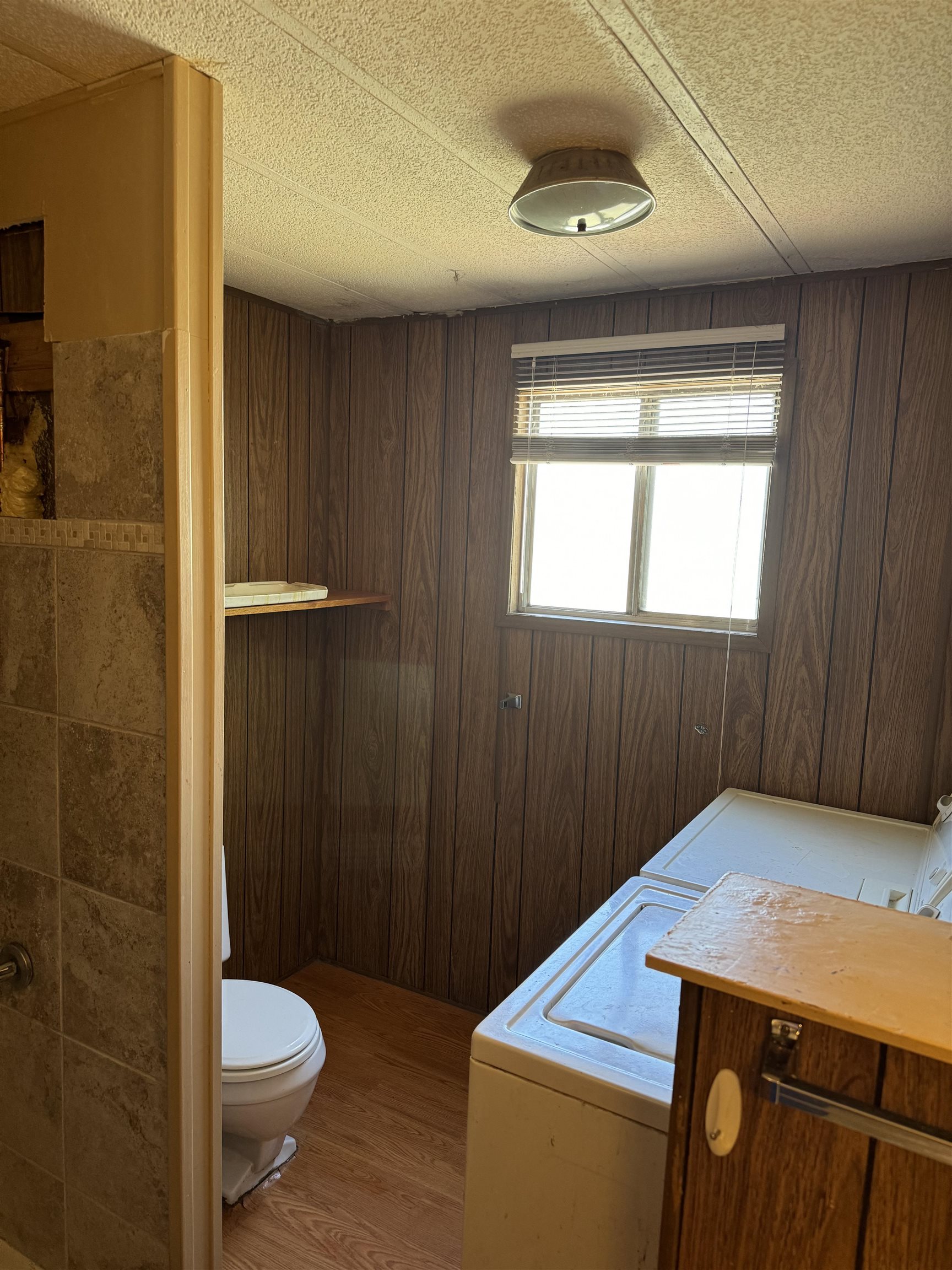 585-25 25 1/2 Road, Unit 215 Grand Junction, CO 81505 - Photo 9 of 15 a bathroom with a sink a toilet and a shower