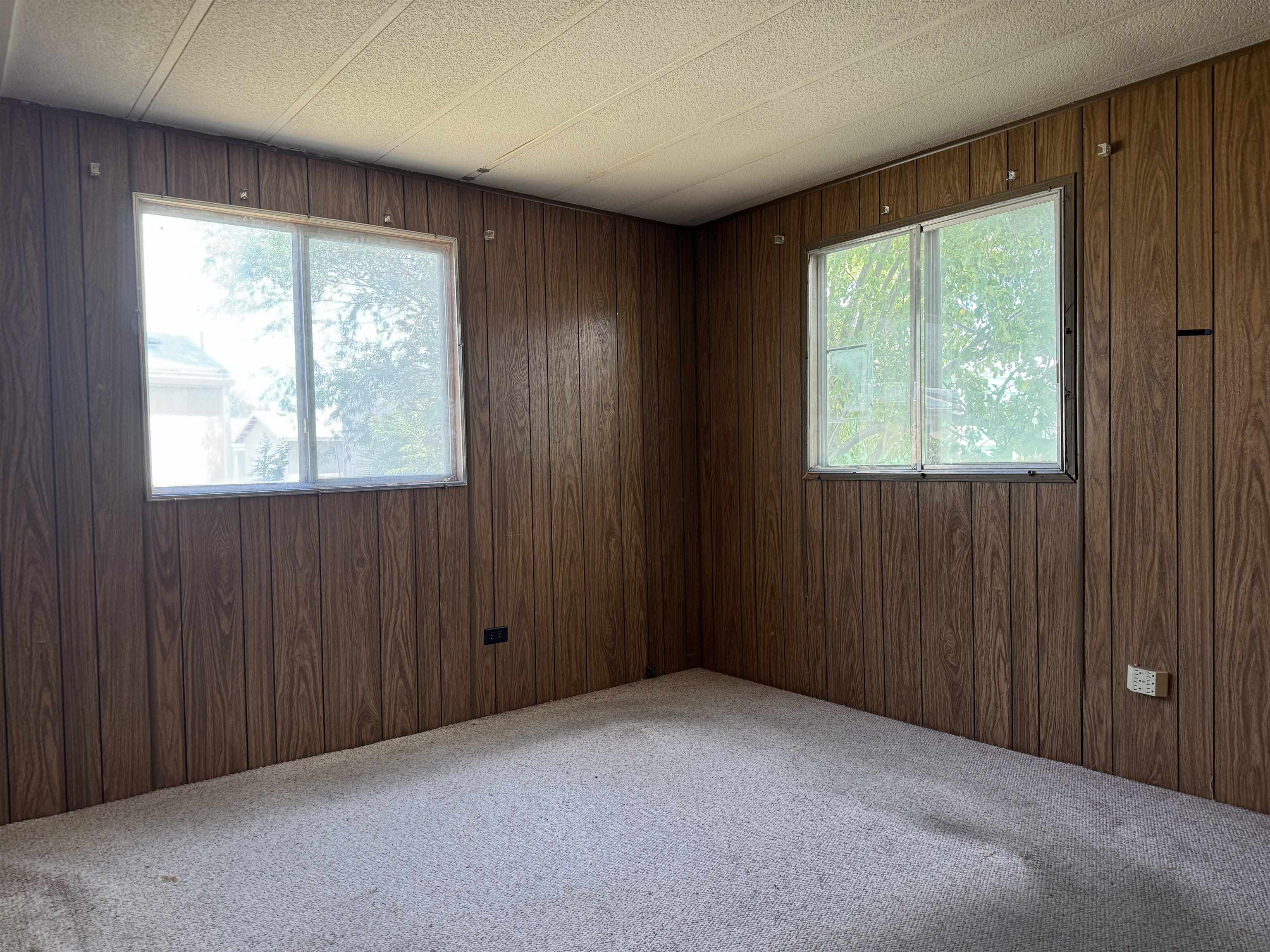 585-25 25 1/2 Road, Unit 215 Grand Junction, CO 81505 - Photo 10 of 15 an empty room with windows