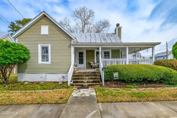 $393,000 | 402 Hodges Street, Oriental, NC 28571