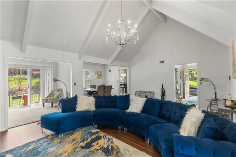 $345,000 | 10401 Askew Avenue, Kansas City, MO 64137