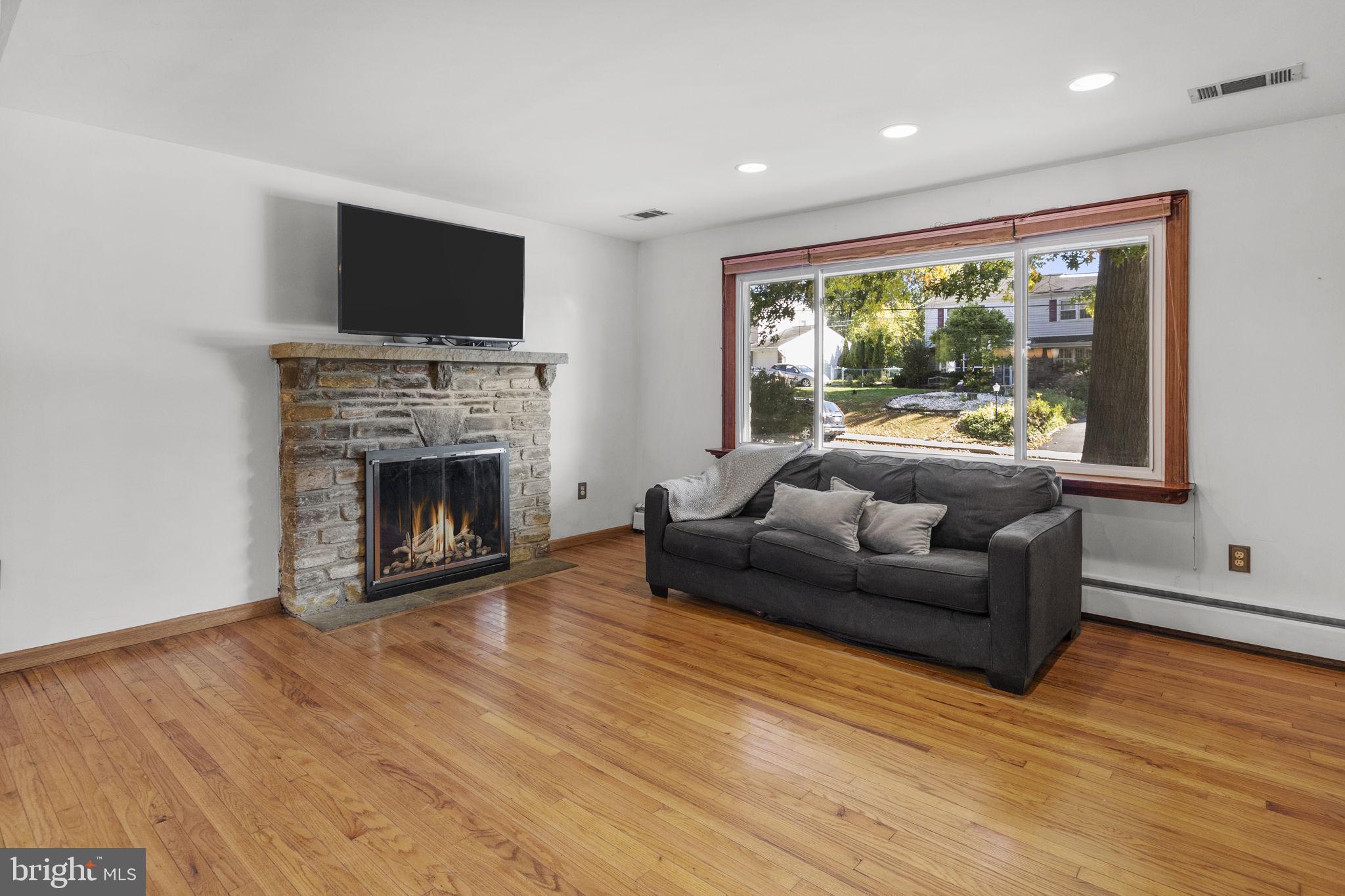 2021 Spring Mill Road Conshohocken, PA 19428 - Photo 3 of 19 Gallery Image 3