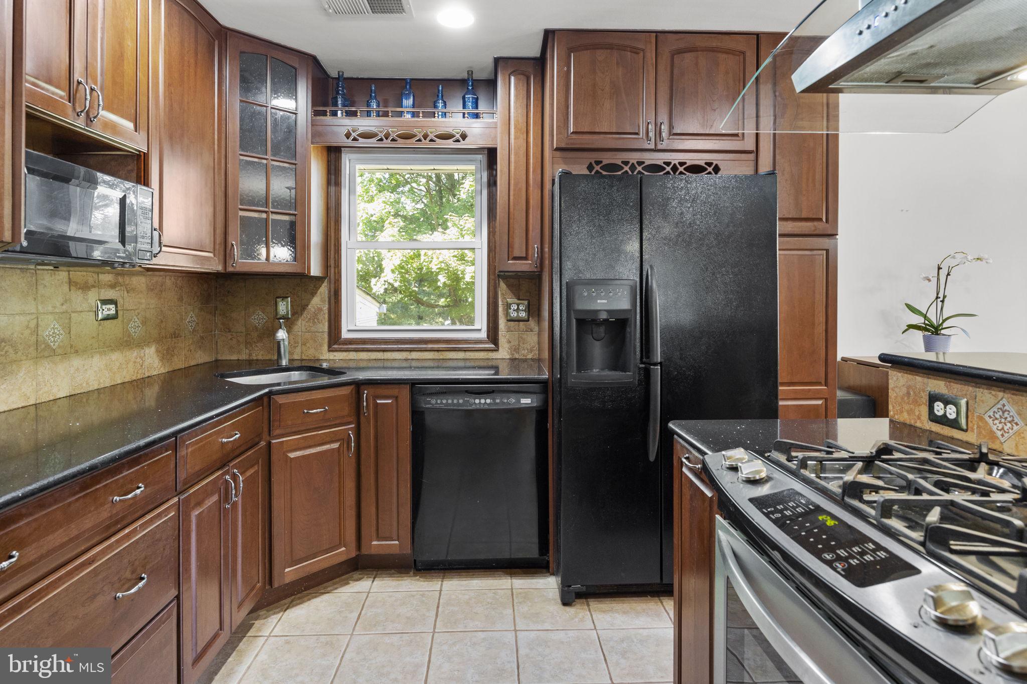 2021 Spring Mill Road Conshohocken, PA 19428 - Photo 6 of 19 Gallery Image 6